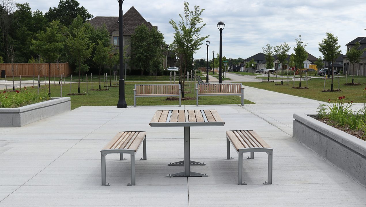 720 Table and Benches - Maglin